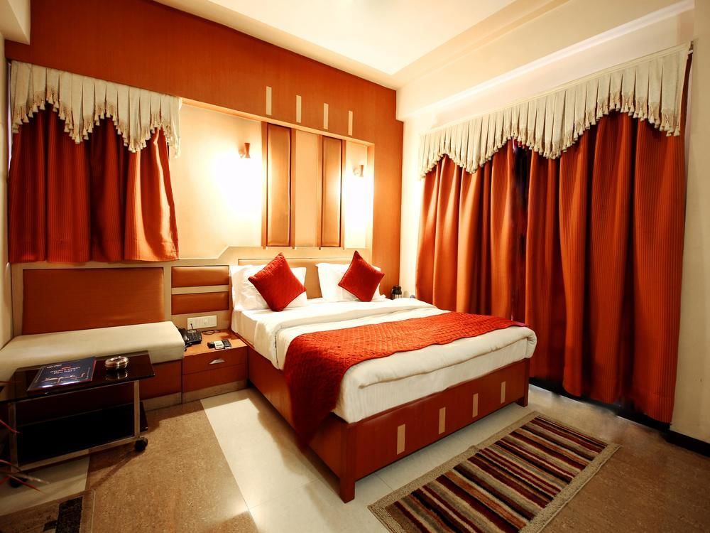 Capital O 978 Marshall The Hotel Ahmadabad Zewnętrze zdjęcie