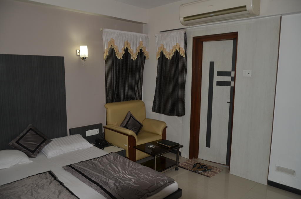 Capital O 978 Marshall The Hotel Ahmadabad Zewnętrze zdjęcie