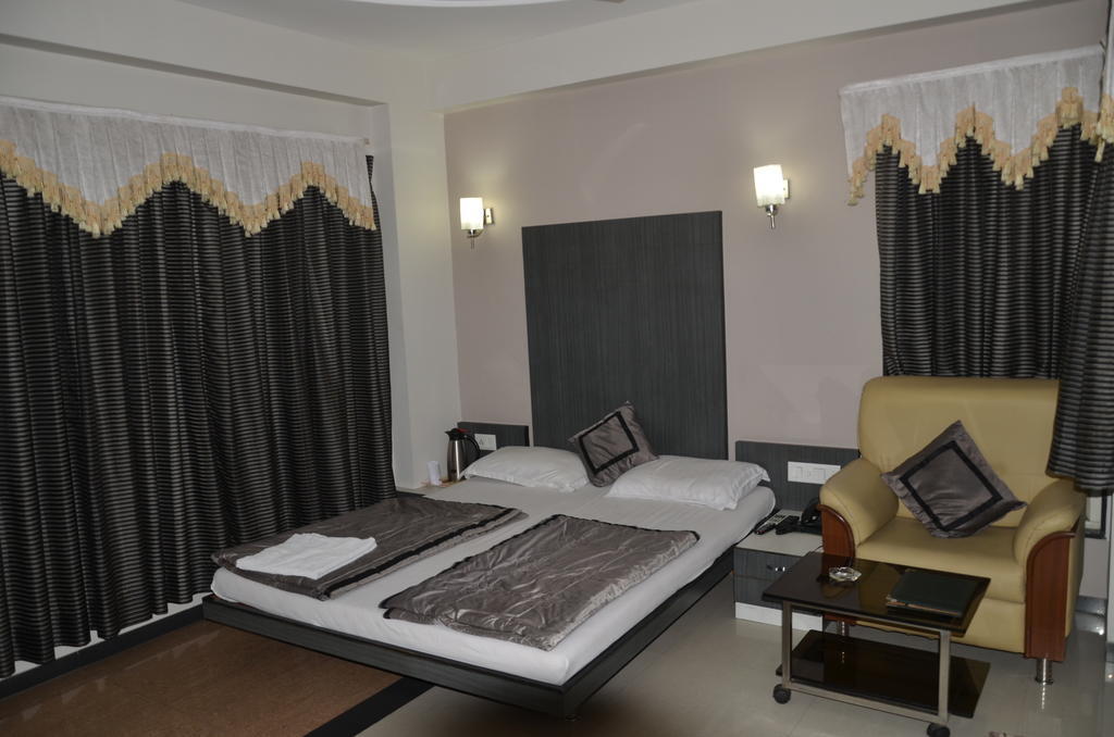 Capital O 978 Marshall The Hotel Ahmadabad Zewnętrze zdjęcie