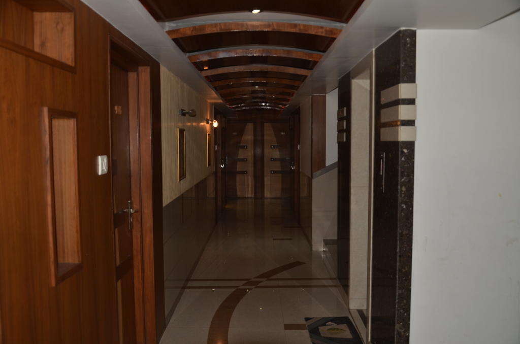Capital O 978 Marshall The Hotel Ahmadabad Zewnętrze zdjęcie