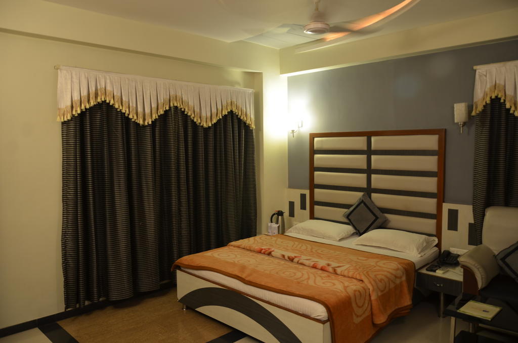Capital O 978 Marshall The Hotel Ahmadabad Pokój zdjęcie