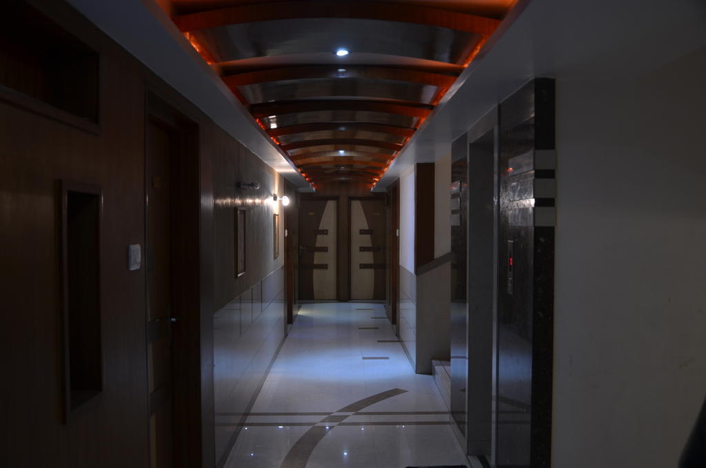 Capital O 978 Marshall The Hotel Ahmadabad Zewnętrze zdjęcie