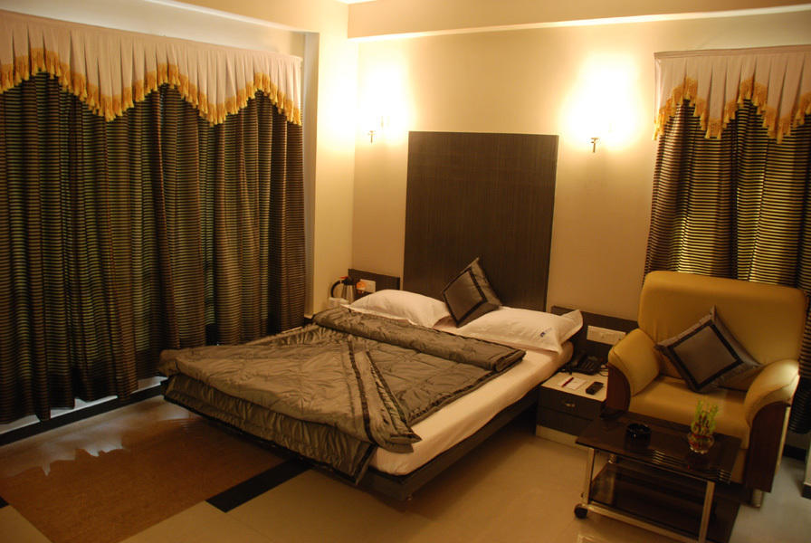 Capital O 978 Marshall The Hotel Ahmadabad Pokój zdjęcie