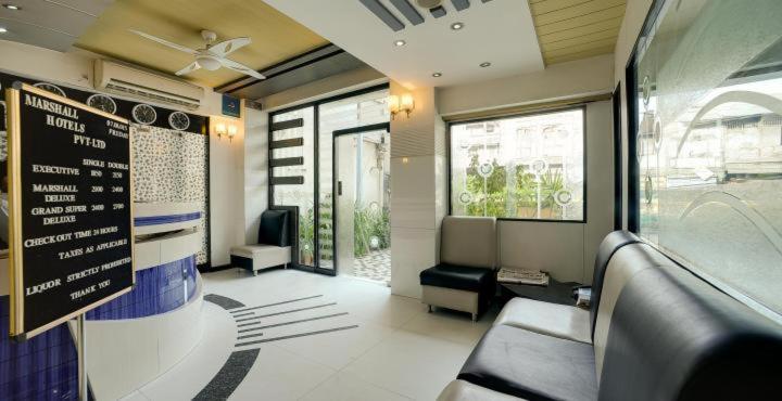 Capital O 978 Marshall The Hotel Ahmadabad Zewnętrze zdjęcie