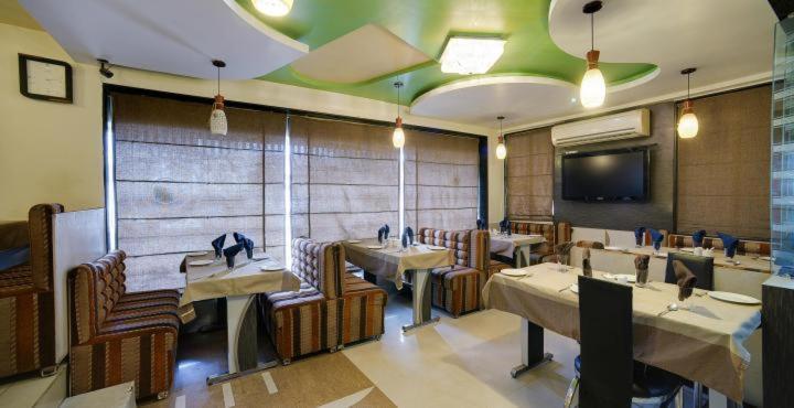 Capital O 978 Marshall The Hotel Ahmadabad Zewnętrze zdjęcie