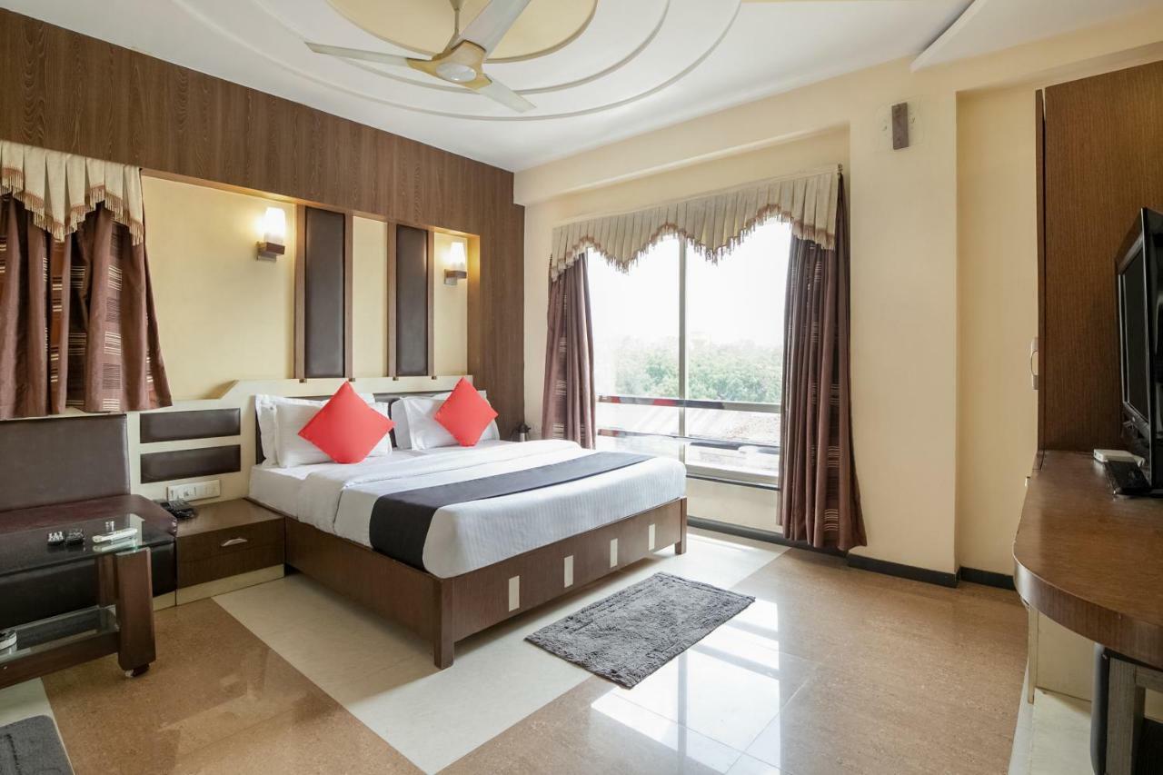 Capital O 978 Marshall The Hotel Ahmadabad Zewnętrze zdjęcie