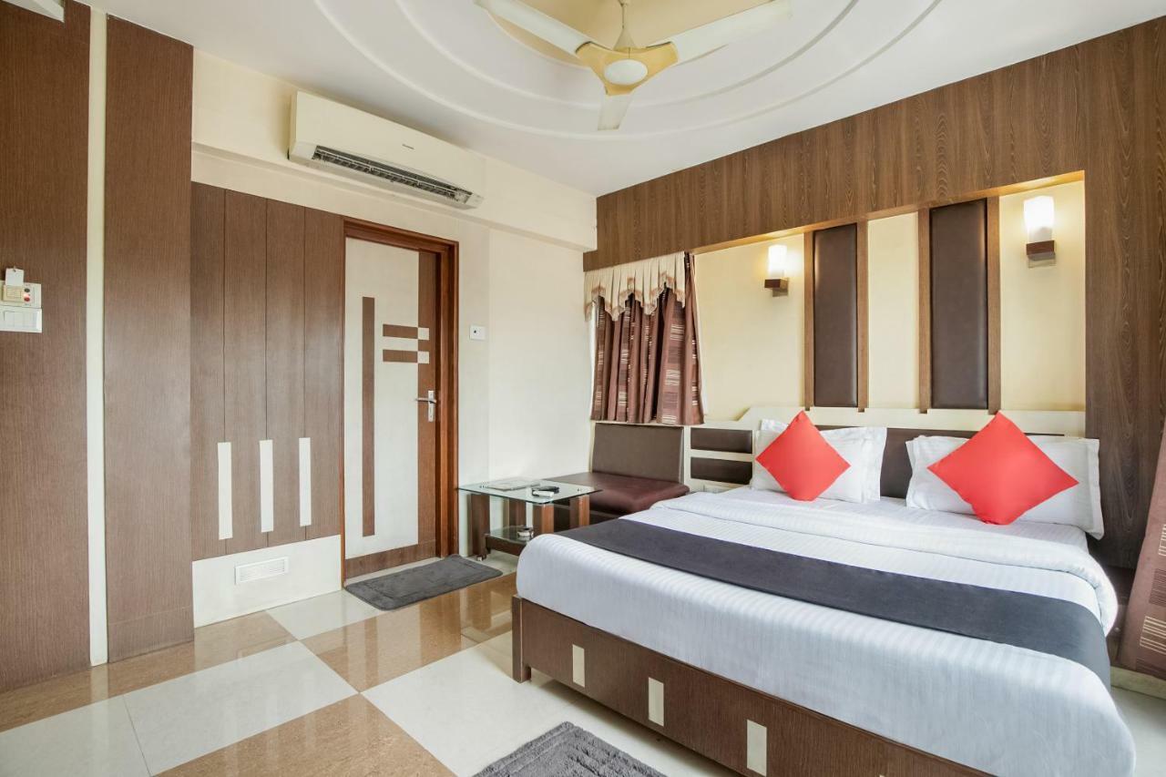 Capital O 978 Marshall The Hotel Ahmadabad Zewnętrze zdjęcie