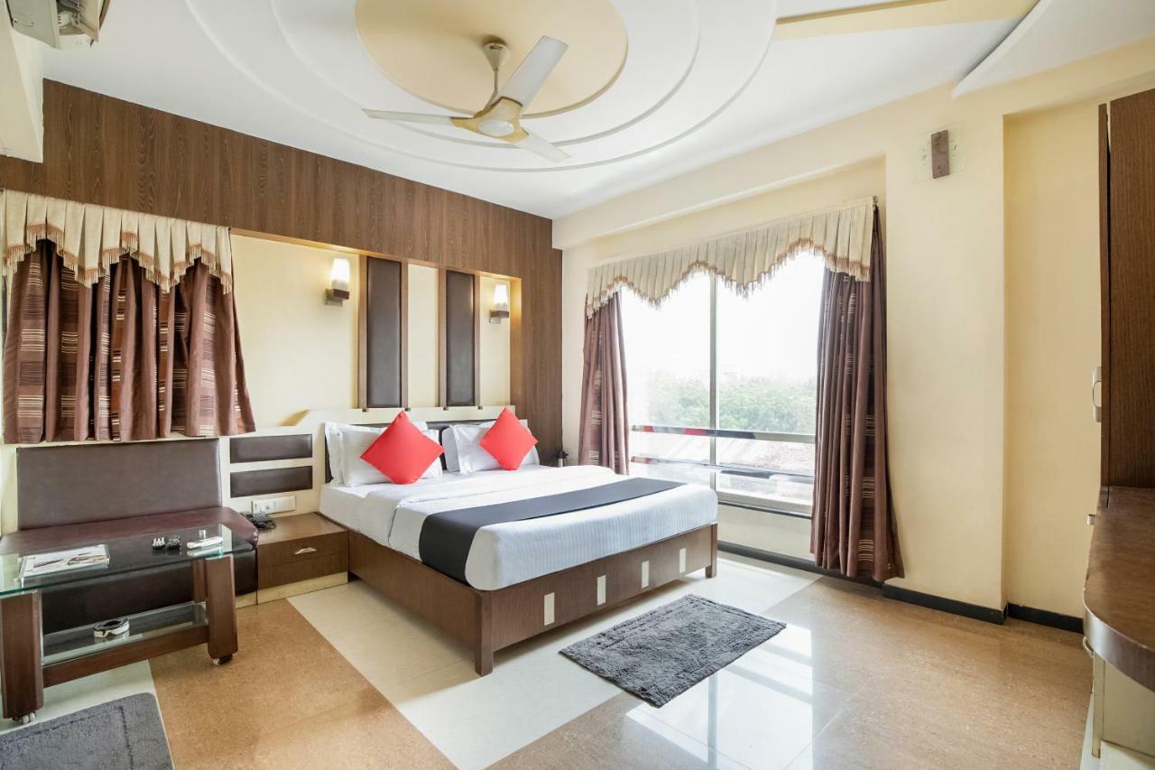 Capital O 978 Marshall The Hotel Ahmadabad Zewnętrze zdjęcie