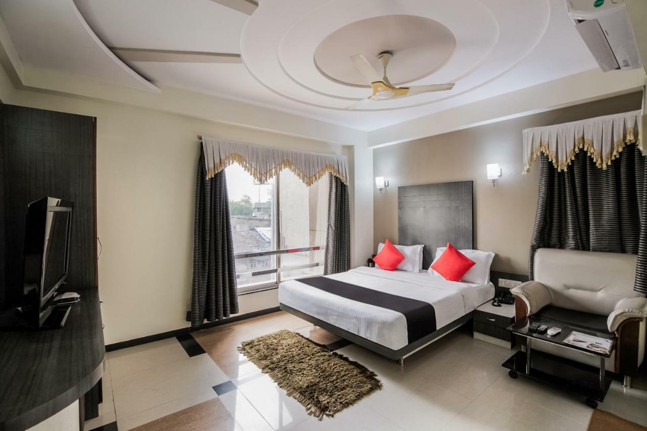 Capital O 978 Marshall The Hotel Ahmadabad Zewnętrze zdjęcie