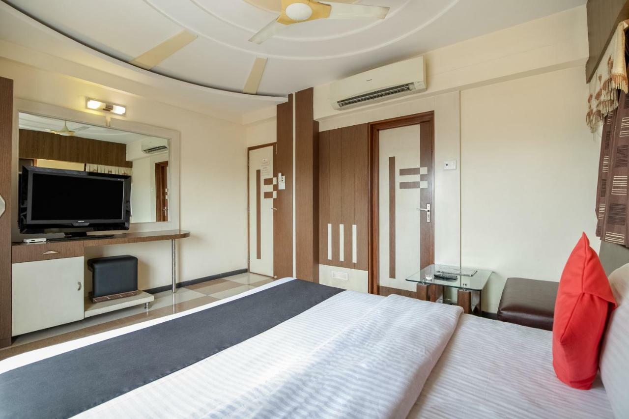 Capital O 978 Marshall The Hotel Ahmadabad Zewnętrze zdjęcie