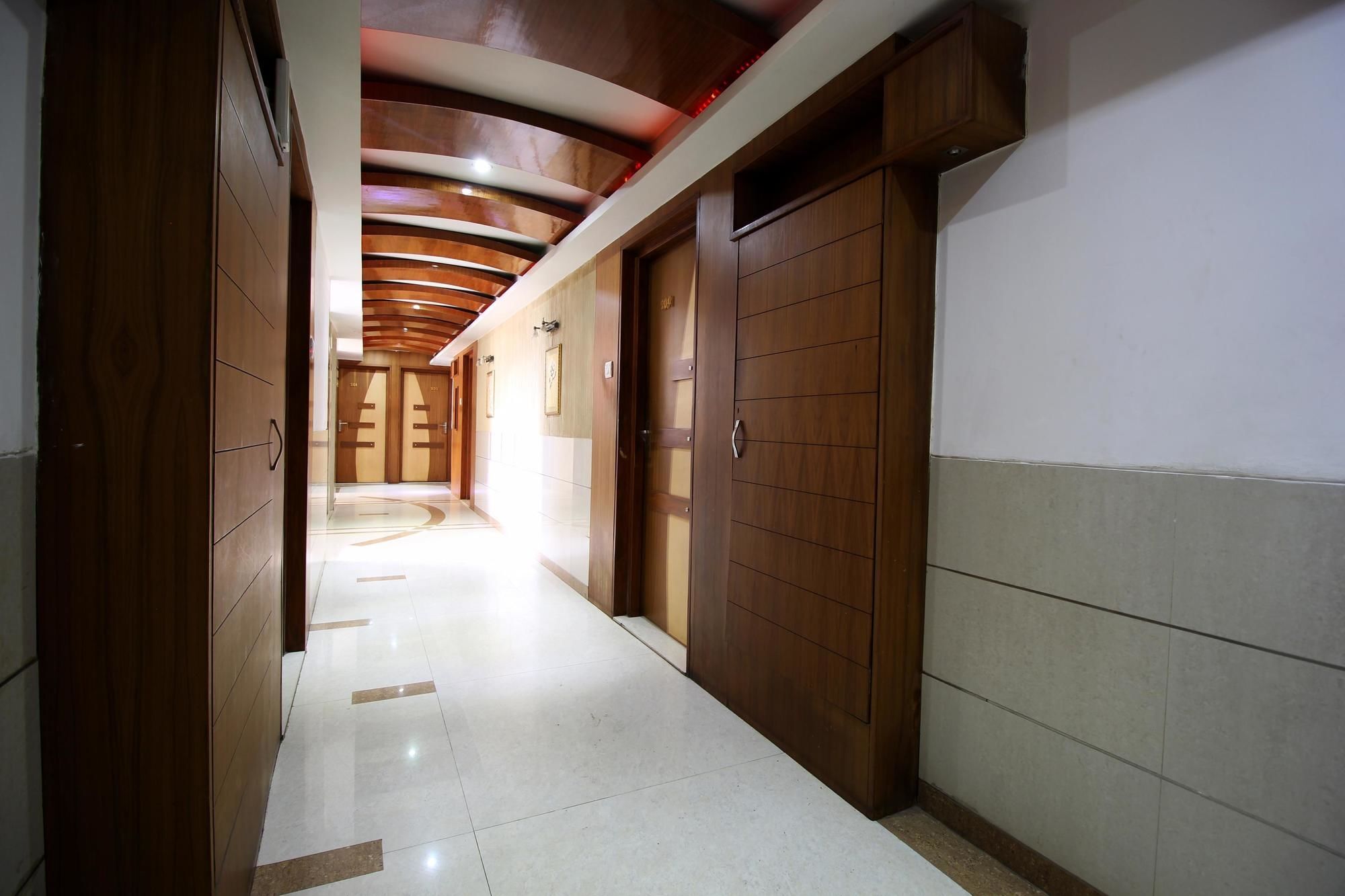 Capital O 978 Marshall The Hotel Ahmadabad Zewnętrze zdjęcie