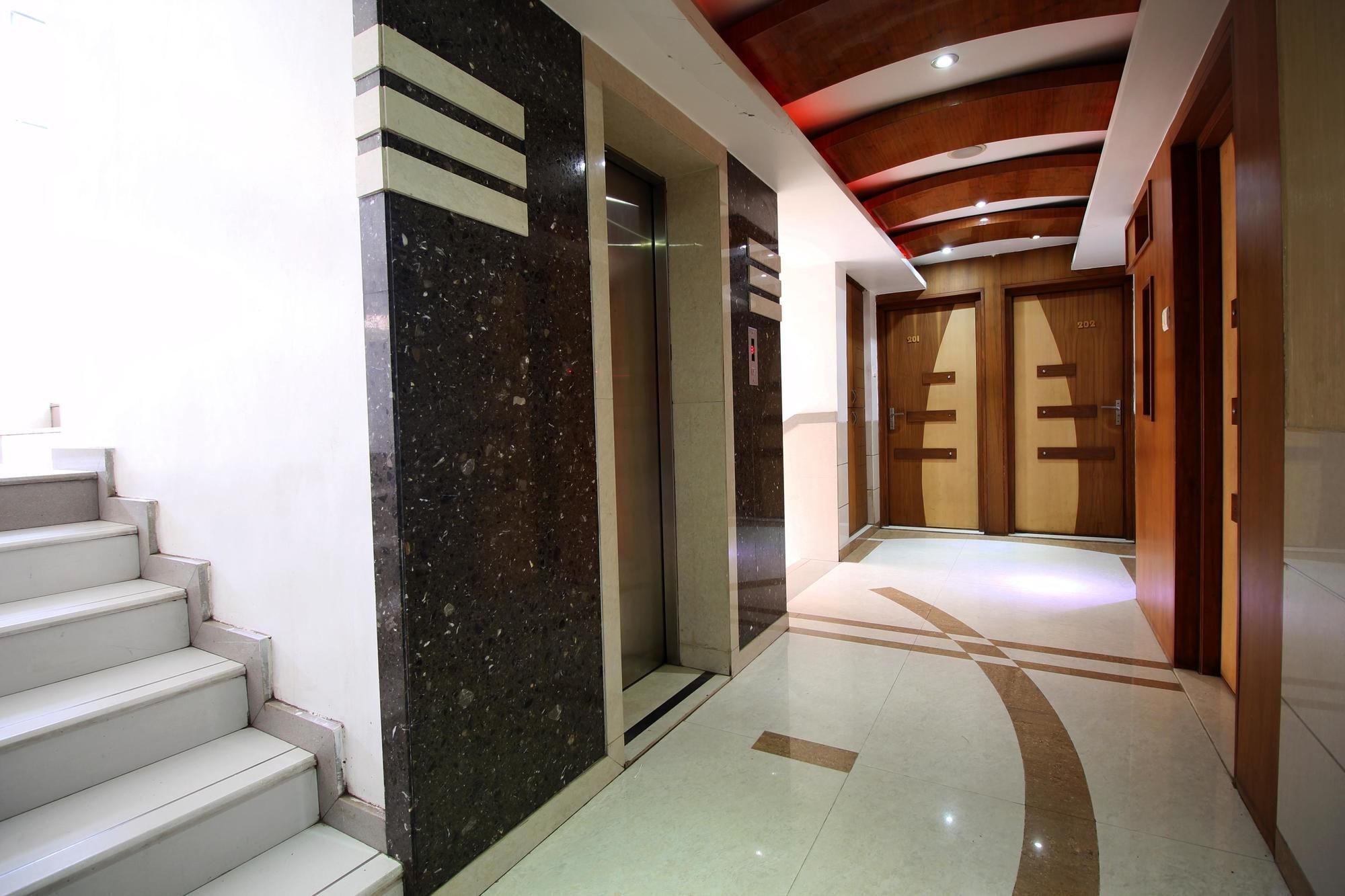 Capital O 978 Marshall The Hotel Ahmadabad Zewnętrze zdjęcie