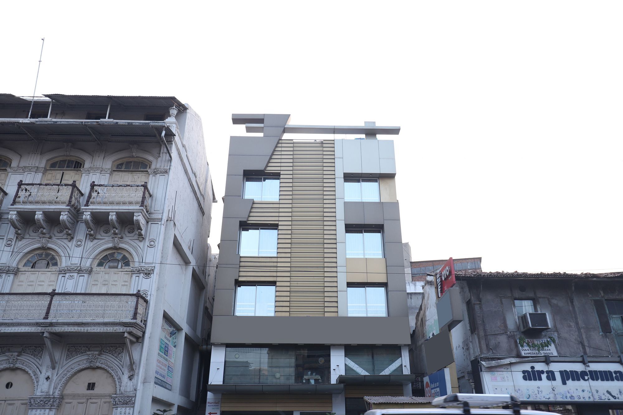 Capital O 978 Marshall The Hotel Ahmadabad Zewnętrze zdjęcie