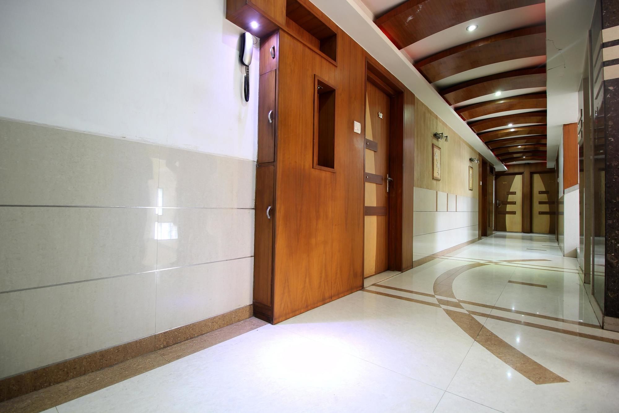 Capital O 978 Marshall The Hotel Ahmadabad Zewnętrze zdjęcie