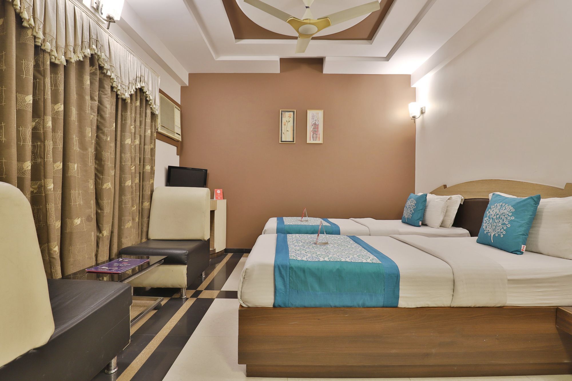 Capital O 978 Marshall The Hotel Ahmadabad Zewnętrze zdjęcie