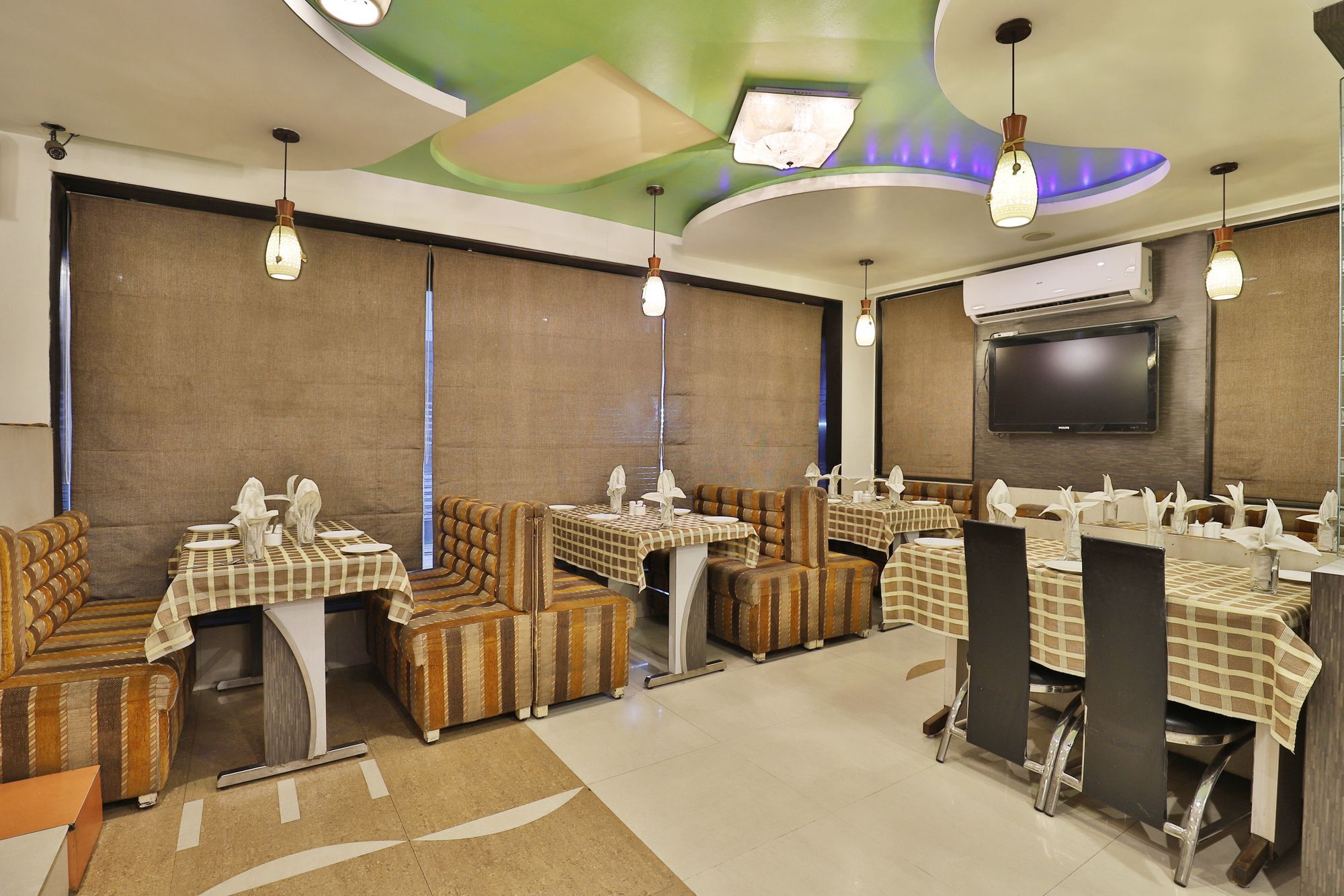 Capital O 978 Marshall The Hotel Ahmadabad Zewnętrze zdjęcie