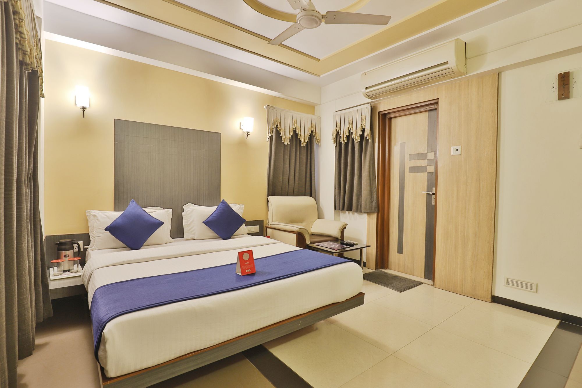 Capital O 978 Marshall The Hotel Ahmadabad Zewnętrze zdjęcie